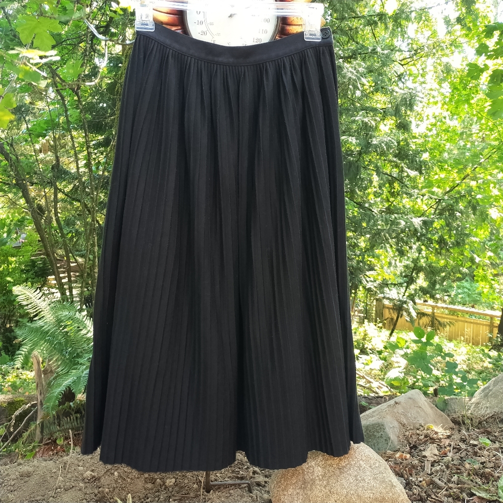 Vintage Black pleated skirt S